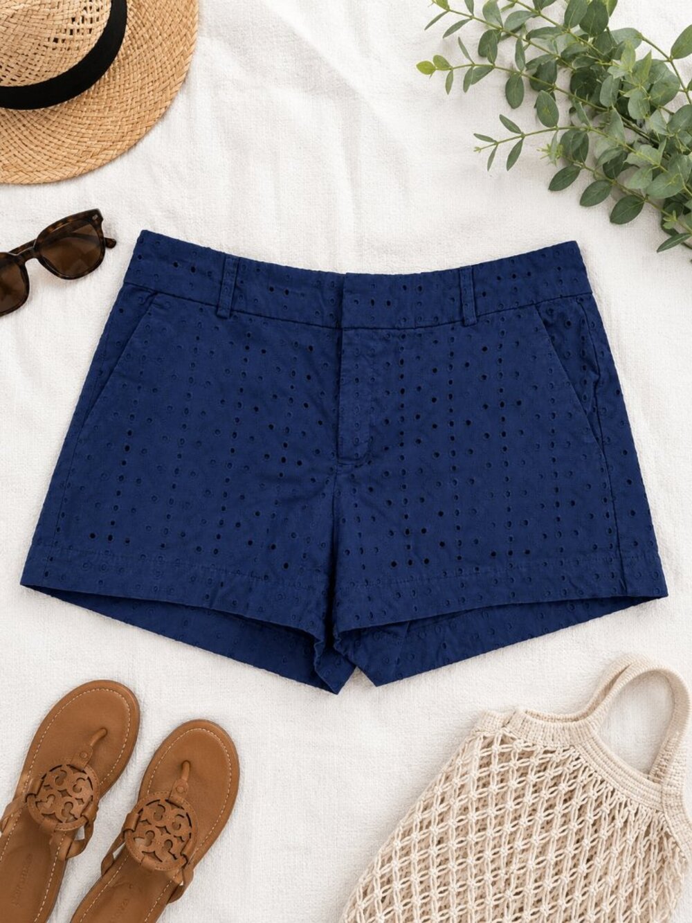 Banana Republic Navy Eyelet Shorts Size 8 Tailored Summer Casual 100% Cotton